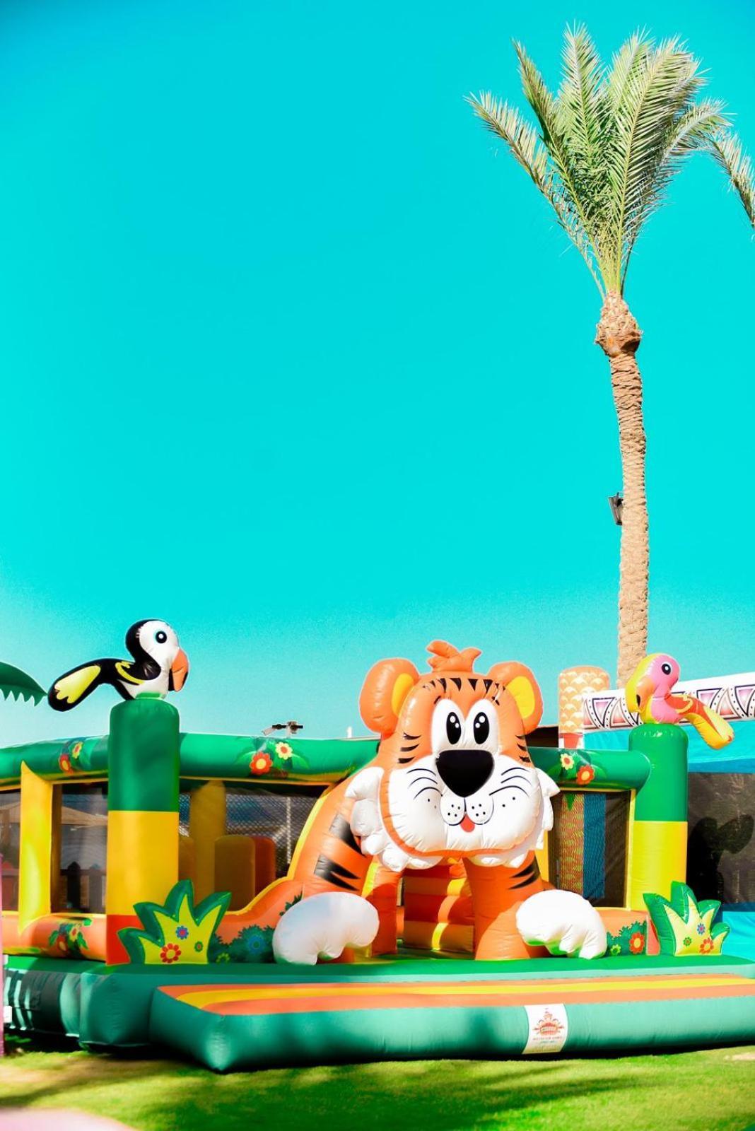 Tropitel Sahl Hasheesh Hotel Hurghada Ngoại thất bức ảnh The park's mascot, the Jungle Tiger