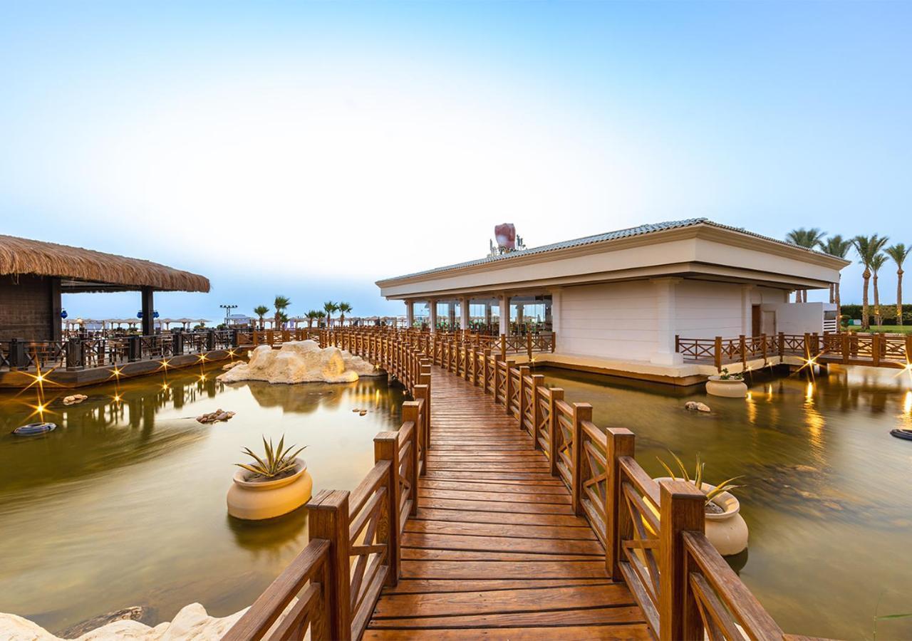 Tropitel Sahl Hasheesh Hotel Hurghada Ngoại thất bức ảnh The resort's main bar